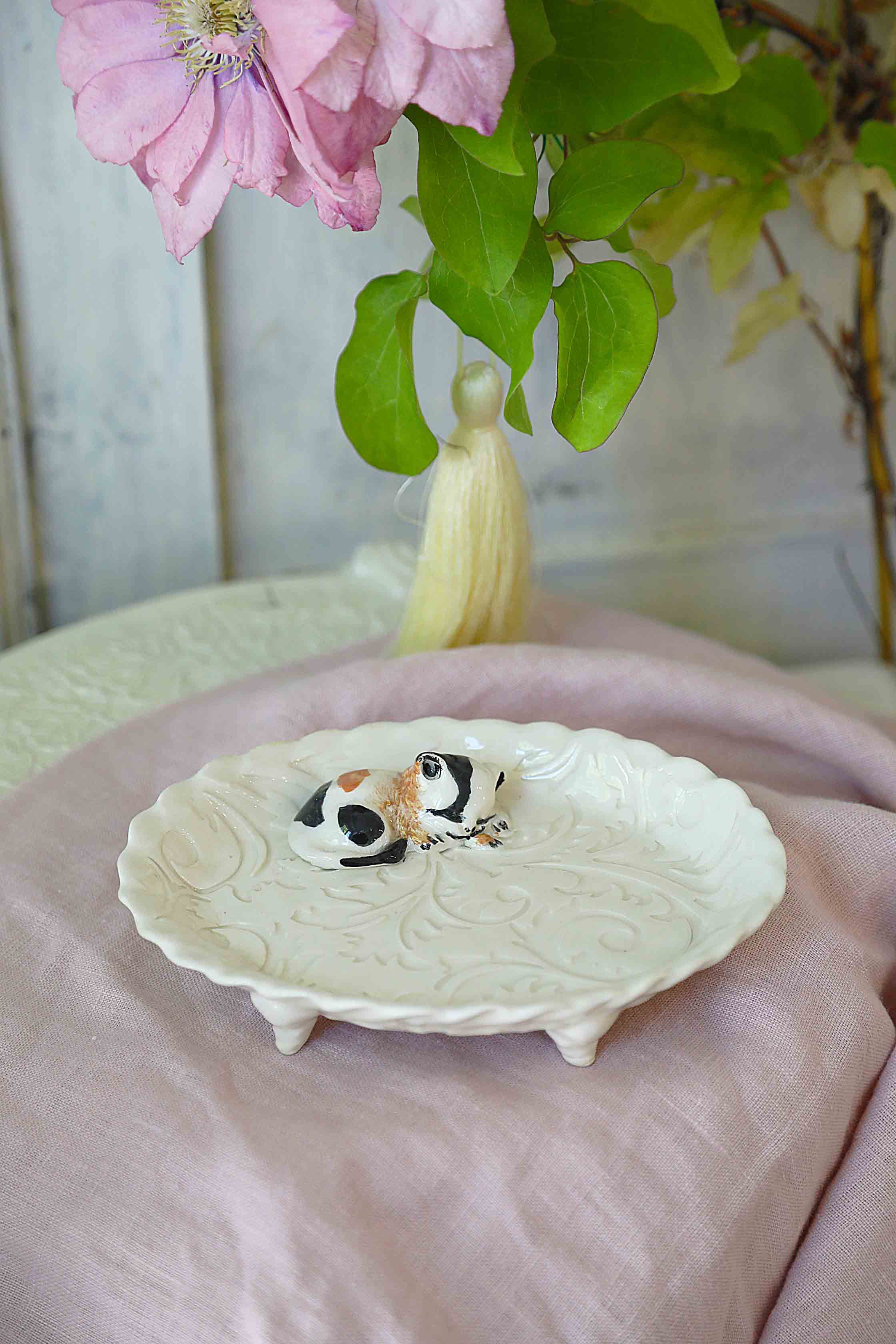 Padėkliukas su dėmėtu Katinėliu