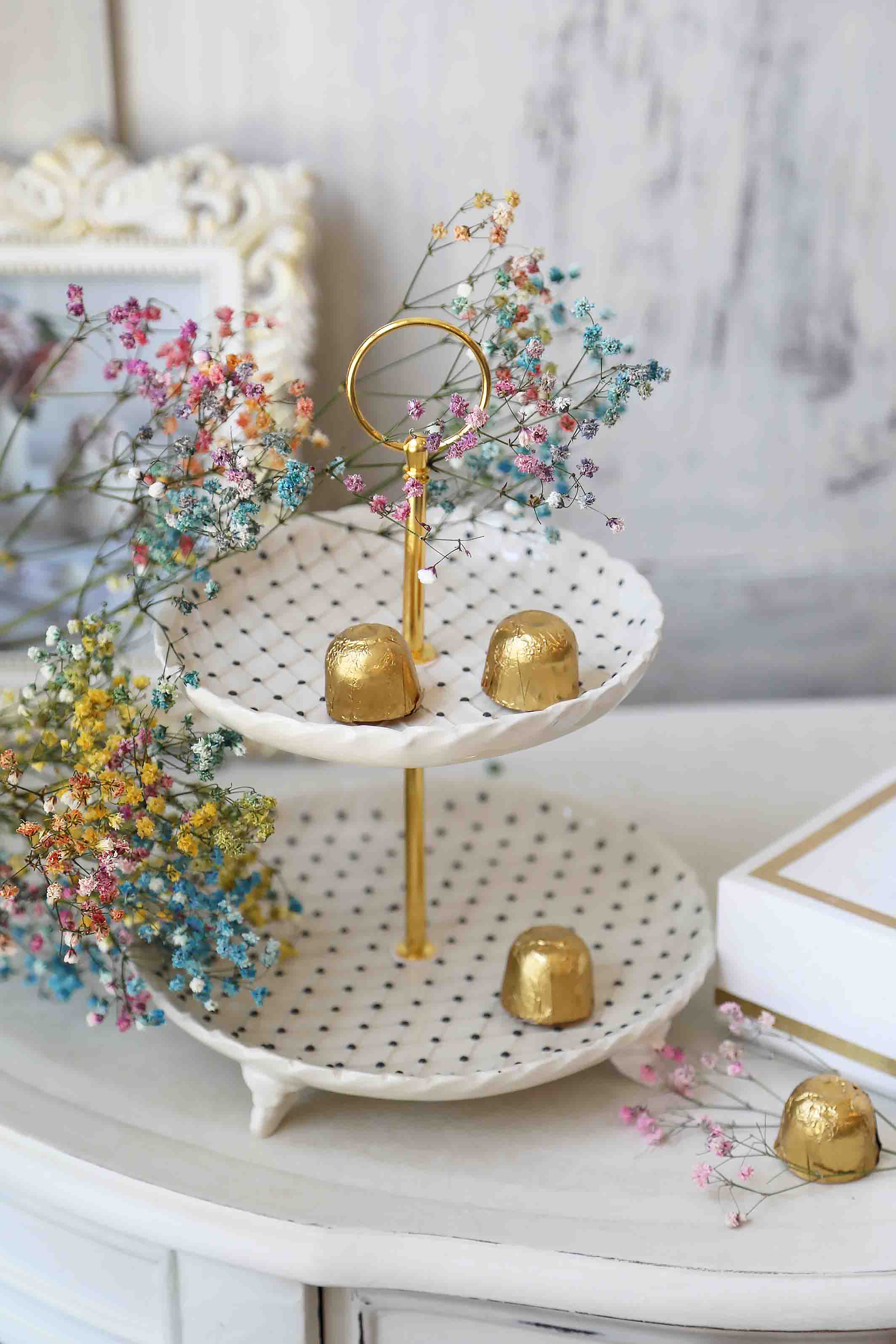 Dviaukštė desertinė Rombeliai Juodais